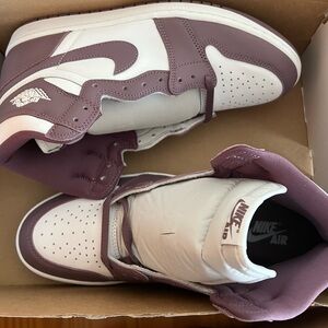 Nike Air High-Tops in White and Purple